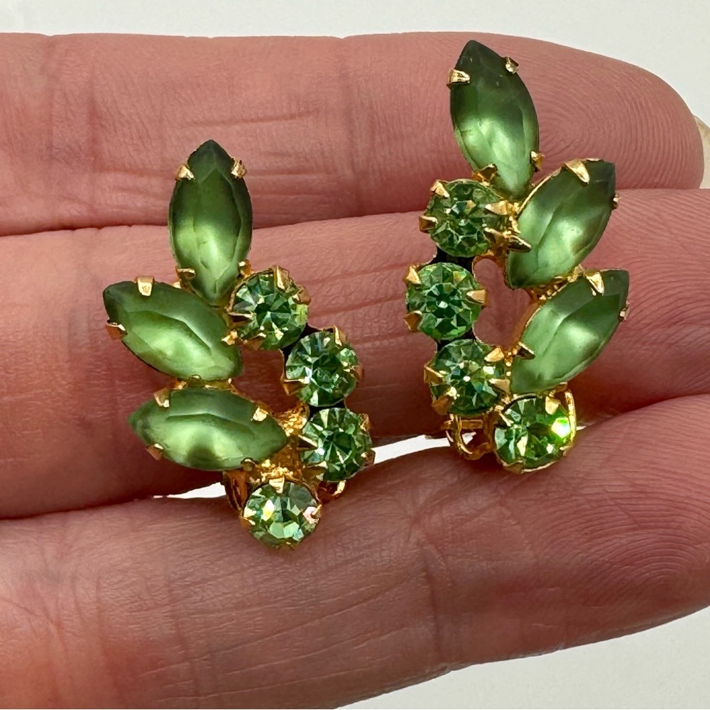 Vintage Juliana D&E  Green Rhinestone  & Gold Tone Earrings Mid Century Unsigned
